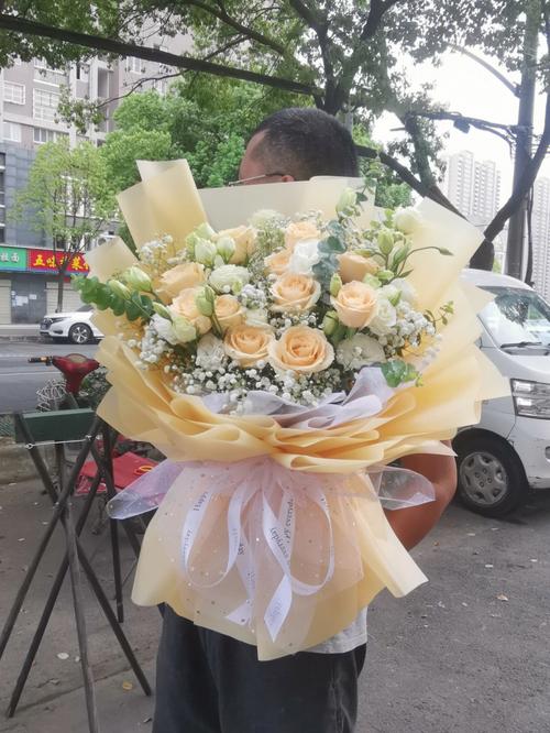 香槟玫瑰花语11朵送闺蜜